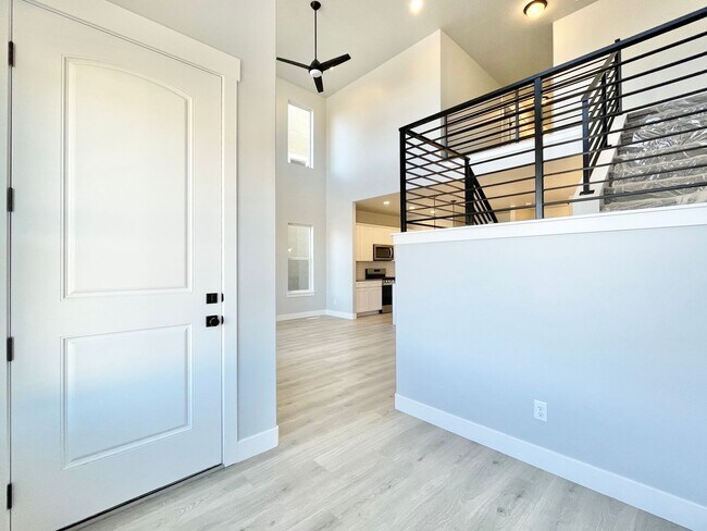 Foto del edificio - Gorgeous Corner Townhome at Mountain Ridge!