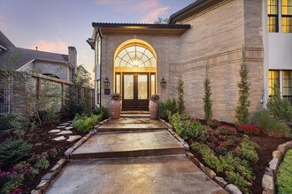 Building Photo - 15406 Old Stone Trail
