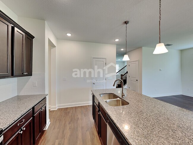Building Photo - 352 Banyan Frst Dr