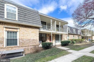 Building Photo - 3127 Patrick Henry Dr