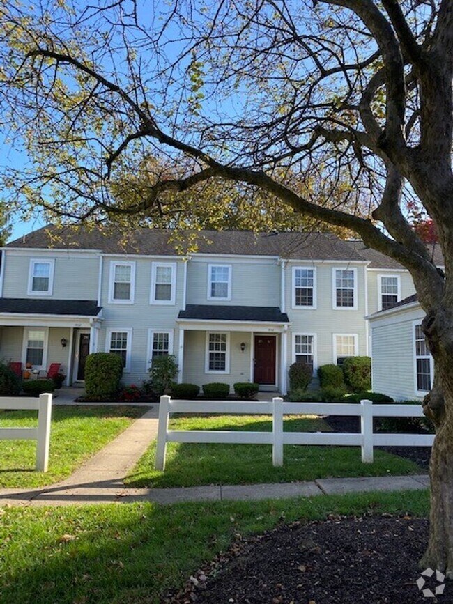 Building Photo - 1930 Wexford Rd