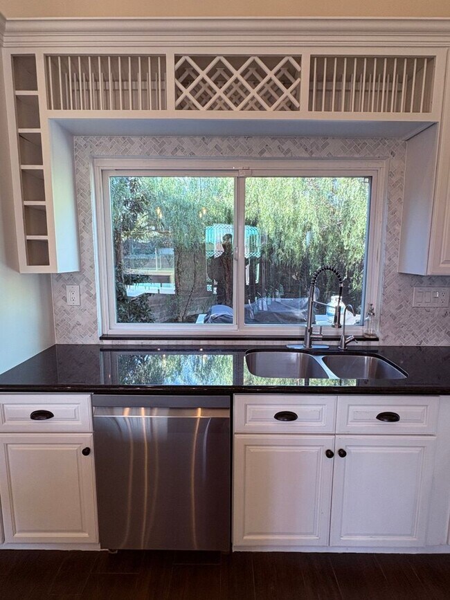 Building Photo - Upgraded 3 bedroom, 2 1/2 bath home with HUGE private yard.  This is a true hidden gem.