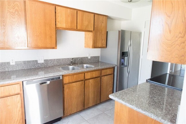 Building Photo - 2419 Ventura Dr