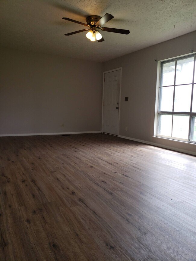 Building Photo - 3956 Malibu Ct