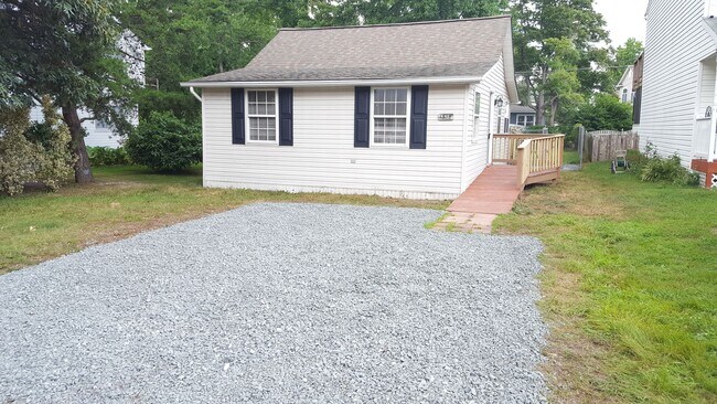 Building Photo - Location, location, location!  Renovated B...