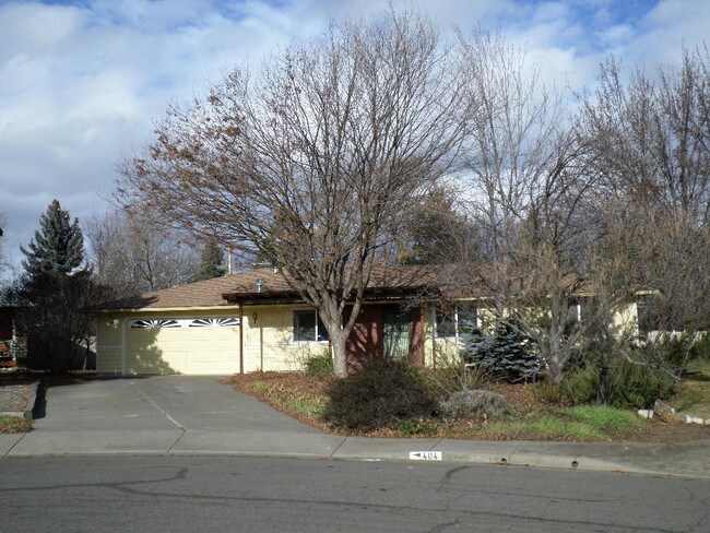 Building Photo - 404 James Cir