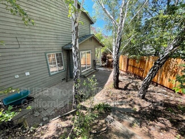 Building Photo - 58 Baker Ct
