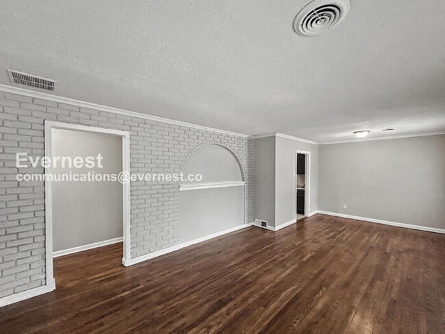 Building Photo - 2 Bed/1 Bath Home with Fenced Yard & Carport / 2 Small Pets Allowed / Vouchers Accepted / Availab...