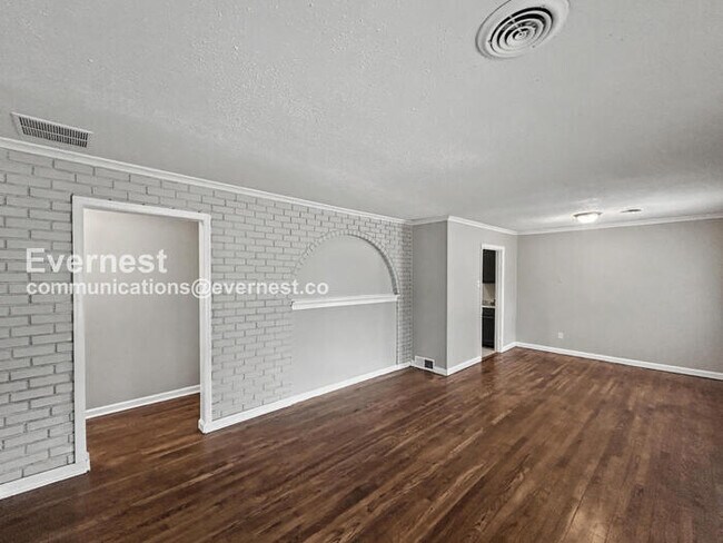 Foto del edificio - 2 Bed/1 Bath Home with Fenced Yard & Carport / Vouchers Accepted / Available Now!