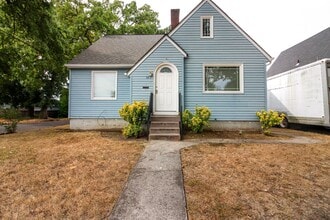 Building Photo - 495 21st St SE