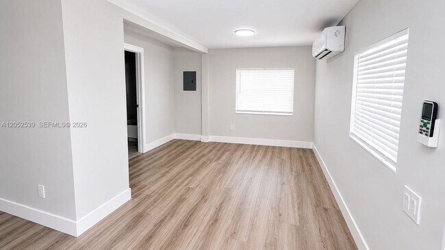 Foto del edificio - 2332 Roosevelt St