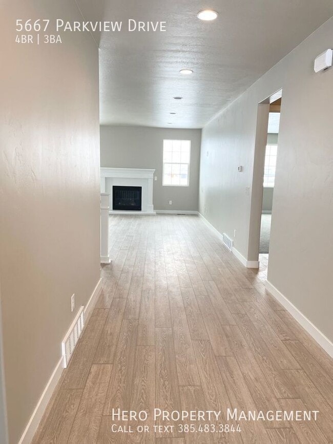 Building Photo - 5667 Parkview Dr