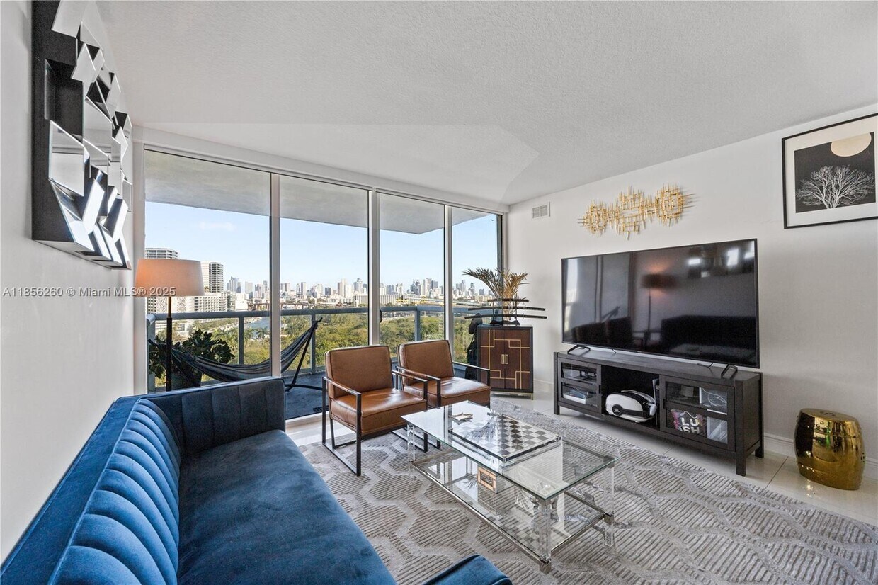 Foto principal - 1861 NW S River Dr