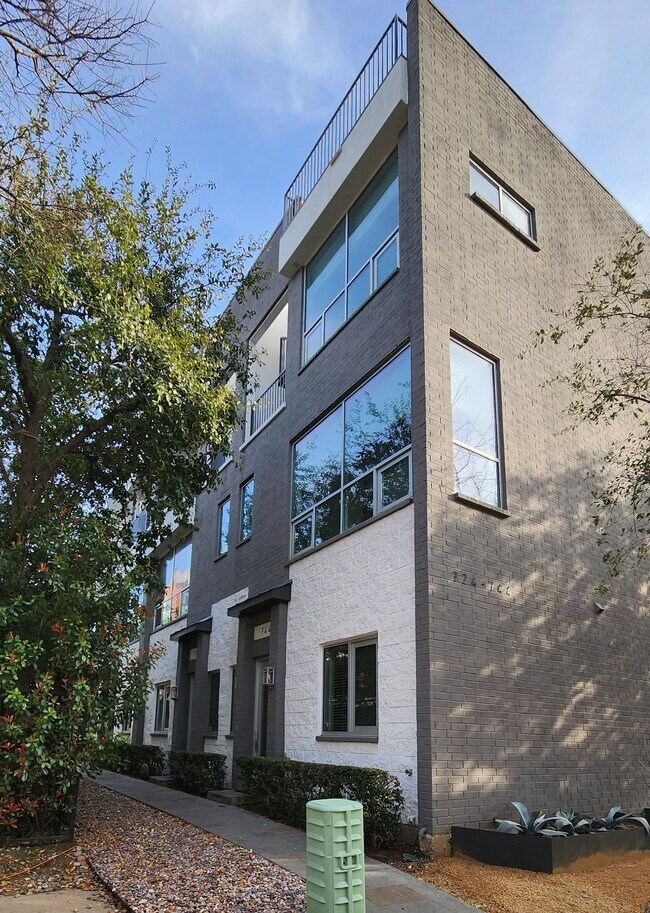 Foto del edificio - 744 Cannen John Ln