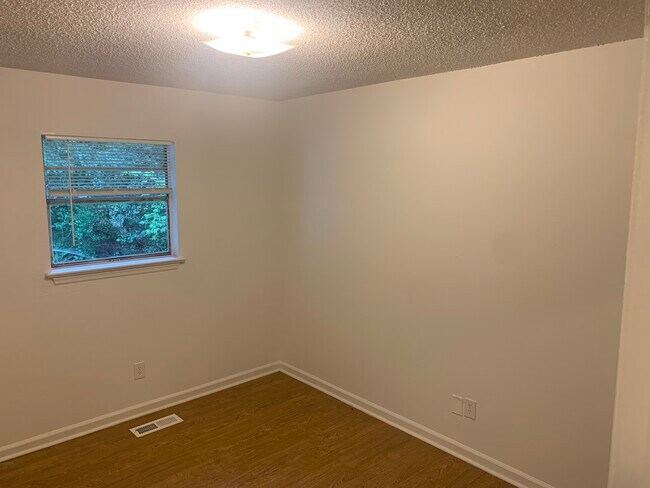 Building Photo - 1004 Metro Dr