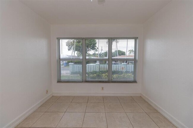 Foto del edificio - 3260 NE 19th Ave