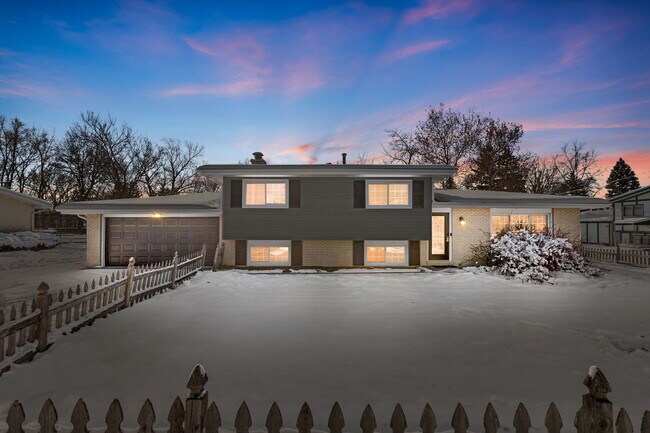 Building Photo - 28 E 55th St