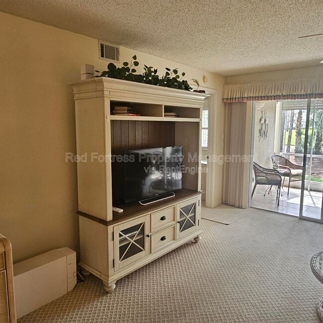 Building Photo - 6700 Dennis Cir