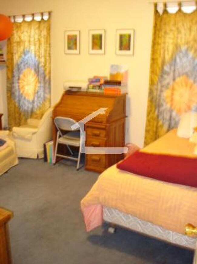 Foto del edificio - No Brokers Fee, Convenient Location, Laundry on a Site, Hot Water Included