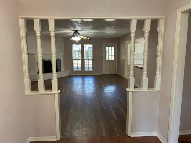 Foto del edificio - 4615 Edinburgh Dr