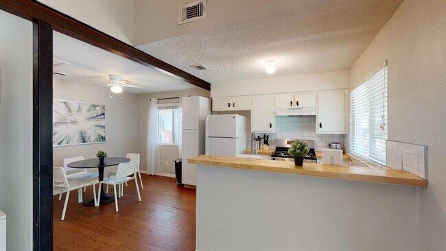 Foto del edificio - 6109 Glen Meadow Dr