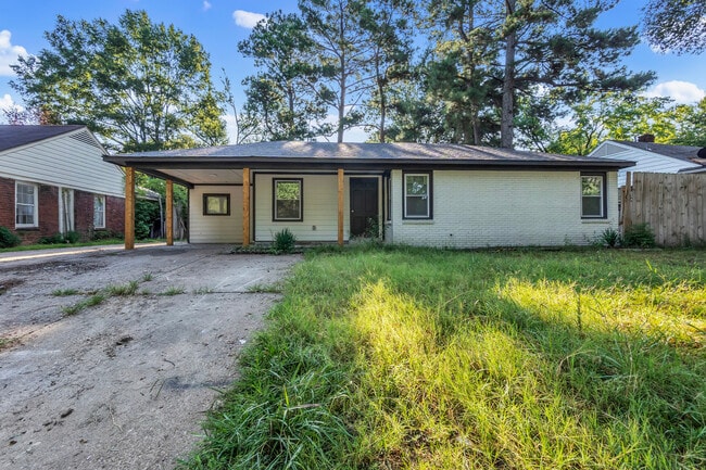 Building Photo - 4401 Helene Rd