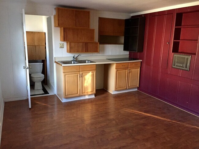 Building Photo - 2085 Ivar Ave