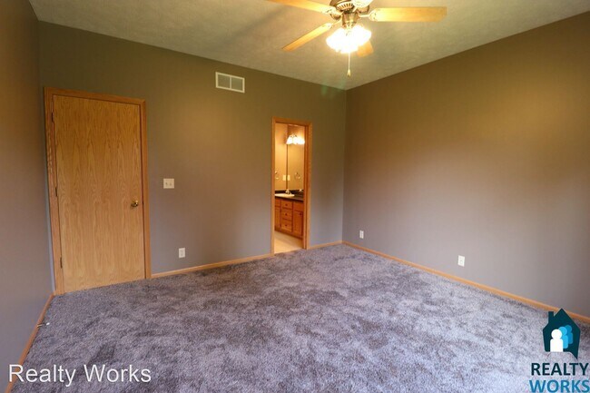 Foto del edificio - 3 br, 2 bath House - 6134 S 81st St