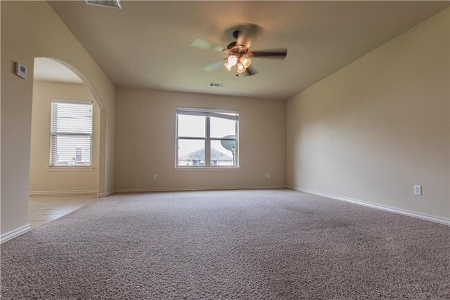 Foto del edificio - 902 Oakwood Ln