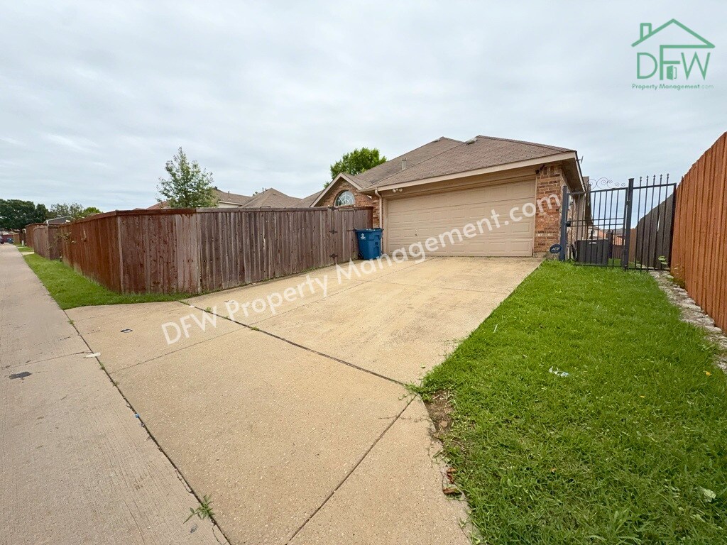 Foto del edificio - Charming 4-Bedroom Home for Lease in DeSoto