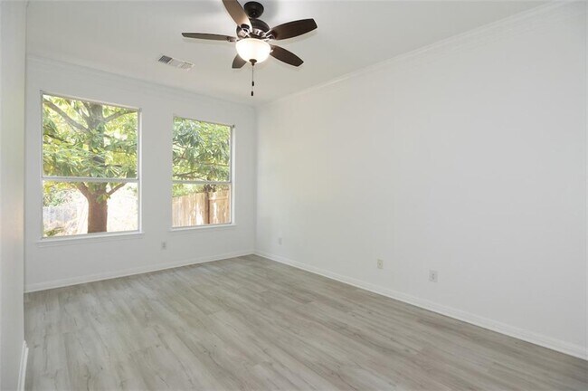Foto del edificio - 1921 Chasewood Dr
