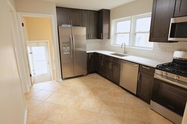 Foto del edificio - 5047 S Leclaire Ave