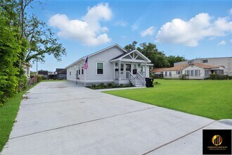 Building Photo - 522 Caplin St