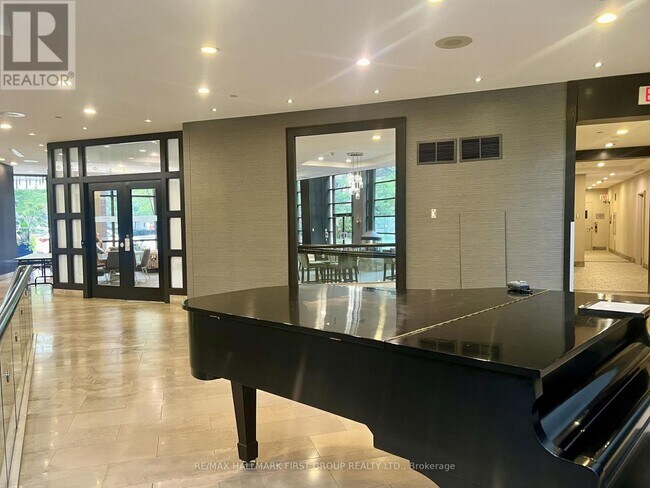 Photo du bâtiment - 33 Sheppard Ave E