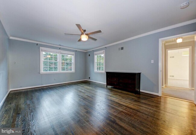 Building Photo - 4509 Tournay Rd