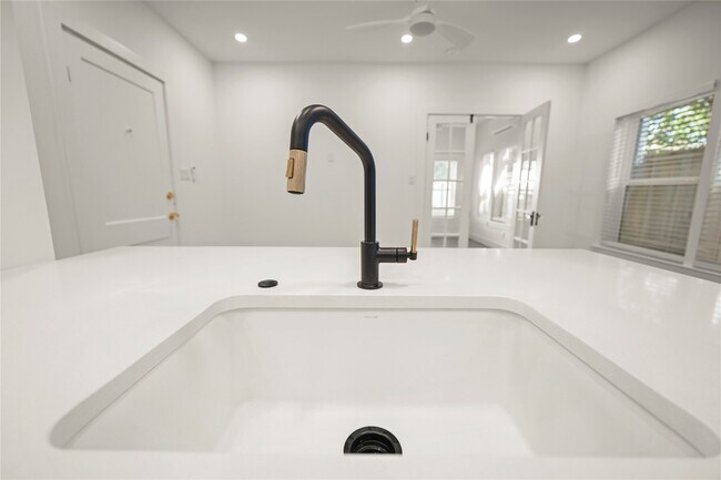 Foto del edificio - 808 Sul Ross St