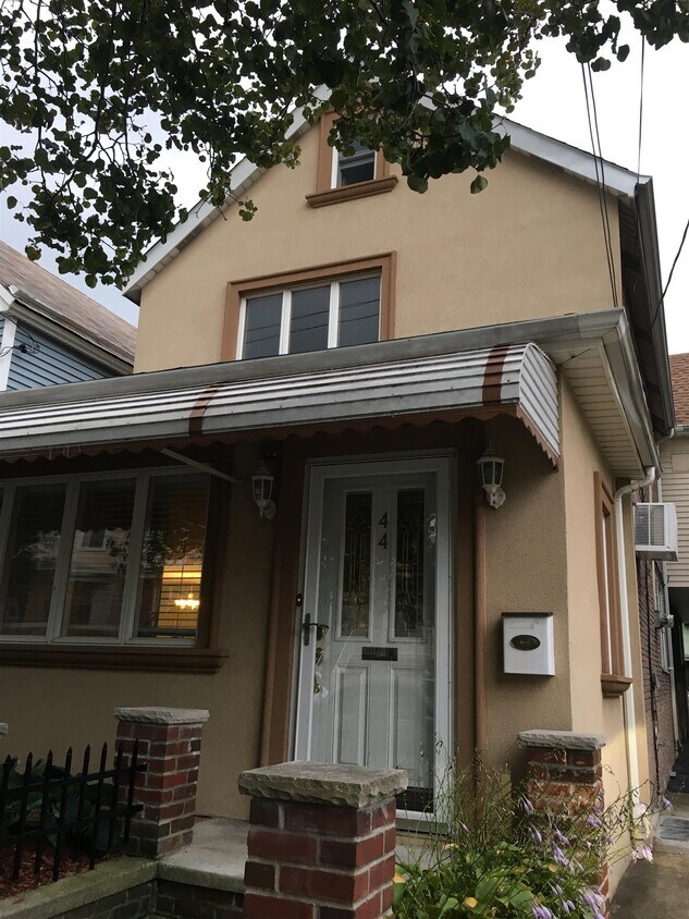 Primary Photo - 44 W 16th St