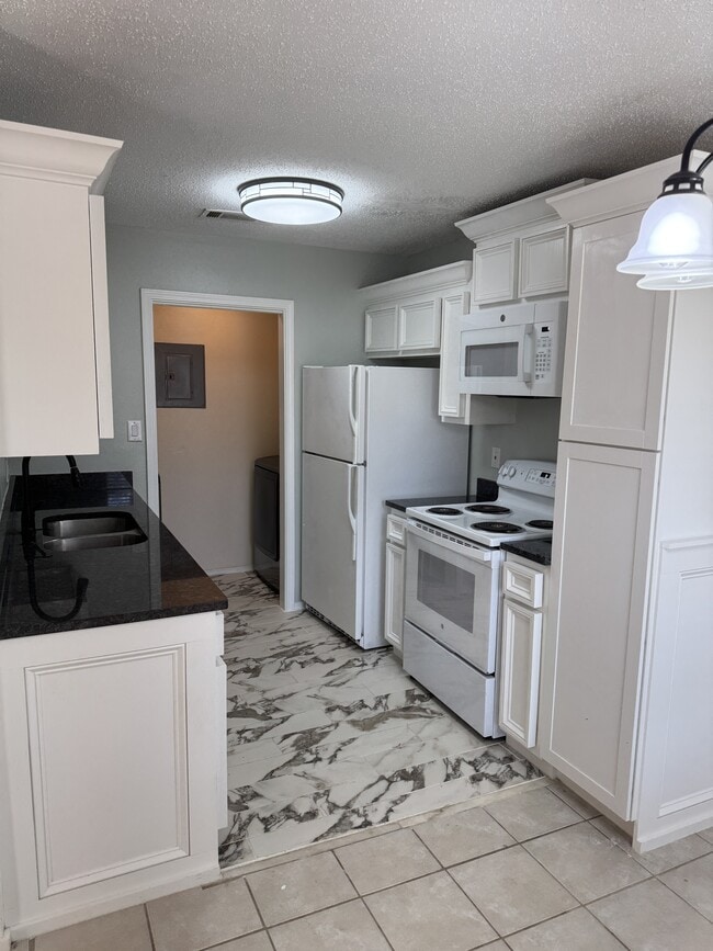 Building Photo - 10604 Sharp Blvd