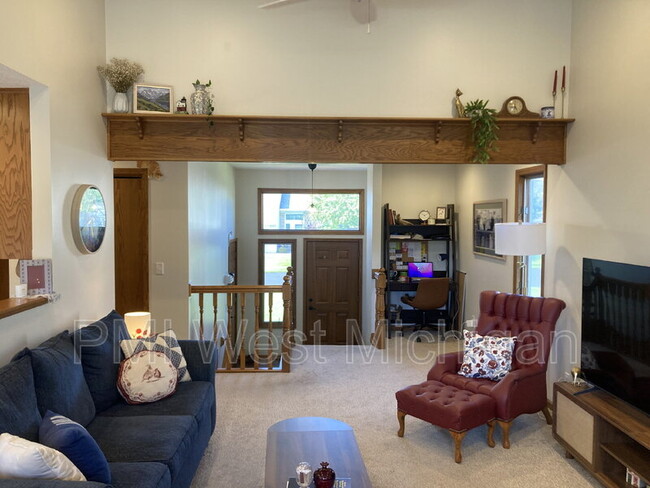 Building Photo - 1054 Fairfield Dr