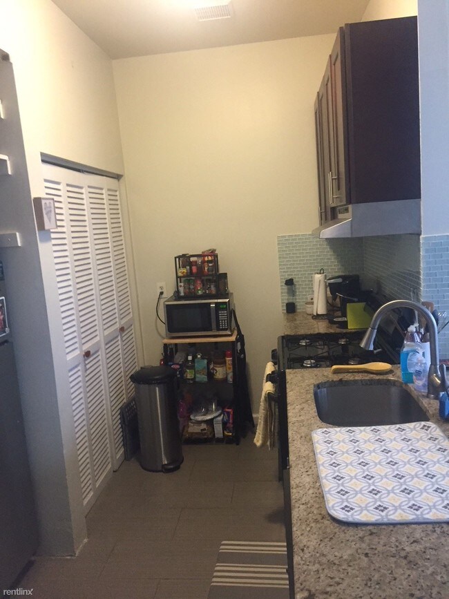 Building Photo - 1 br, 1 bath  - 513 S 13th St