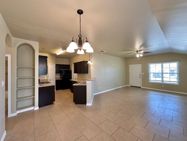 Foto del edificio - 1300 Loyal Ln