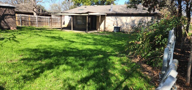 Foto del edificio - 5421 Parkview Dr