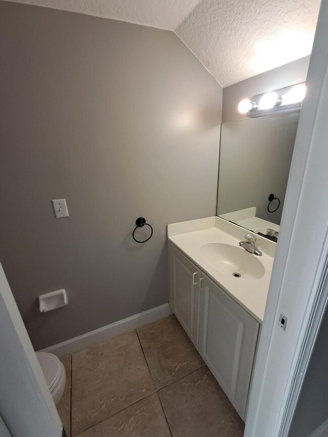 Foto del edificio - 2702 Lakeview Dr W