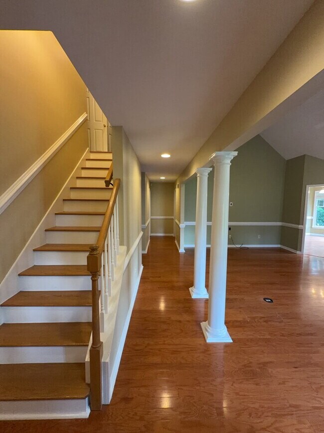 Foto del edificio - Beautiful 4 Bedroom, 3 Bath Home-211 Bethesda Ct.