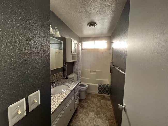 Building Photo - 1123 Garber Pl