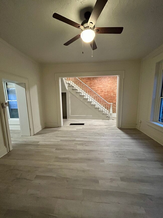 Building Photo - 618 Woodlawn Ave