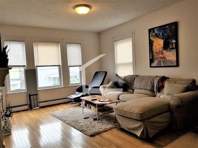 Foto del edificio - Awesome 3bed 1 bath Duplex in Brighton...