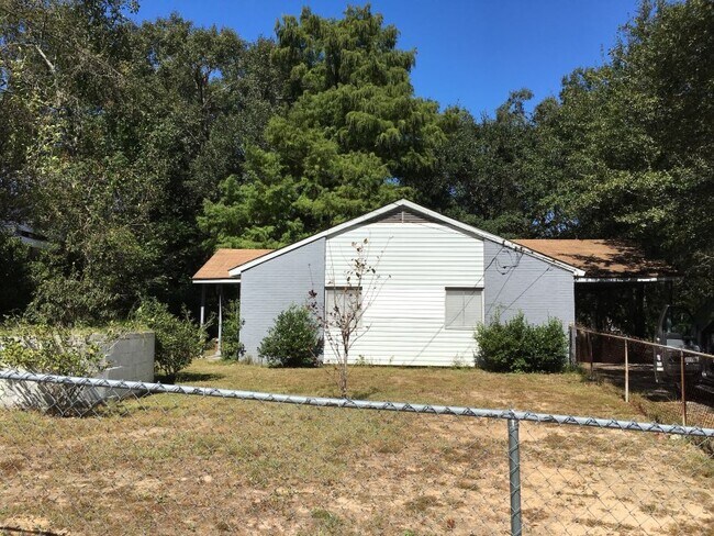Building Photo - 4052 Cresthaven Rd