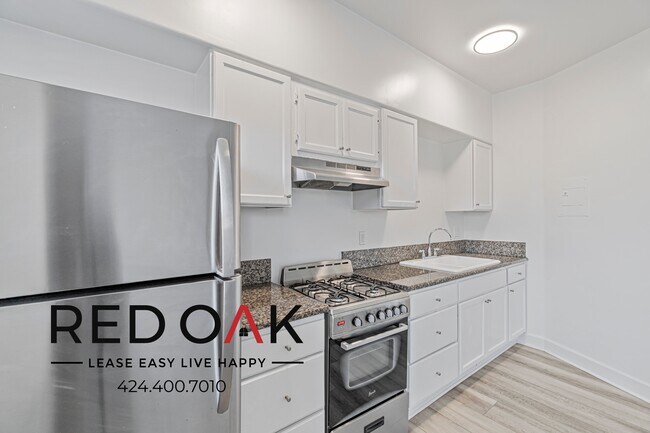 Foto del edificio - ~1 Month FREE~ Spacious Studio with Tons o...