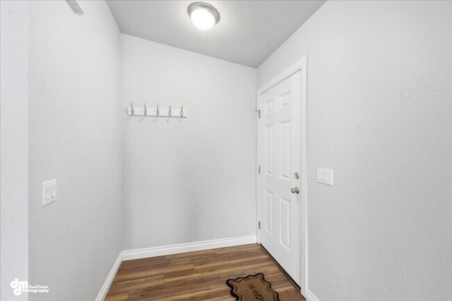 Foto del edificio - Recently Updated 2BR + Office / 1BA Home Near Seldon Road